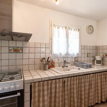 Villa Les Rosiers By Interhome