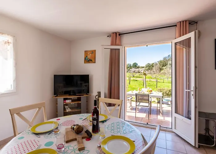 Вилла Les Rosiers By Interhome