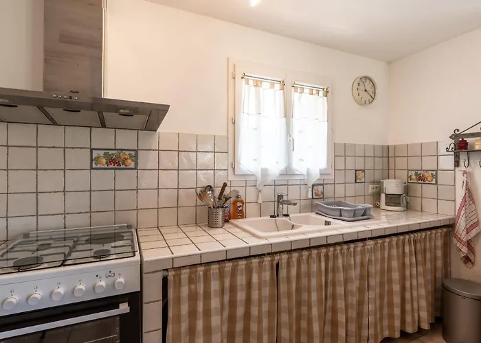 Вилла Les Rosiers By Interhome